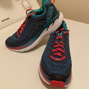 Women’s HOka one one tennis shoes